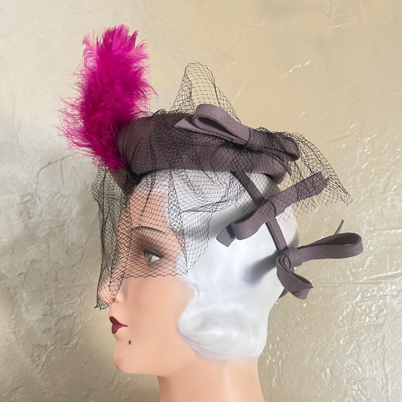 WONDROUS 1940s\' TAUPE FELT TILT HAT + MULTICOLORED STUDS, FEATHER & VEIL main image 6